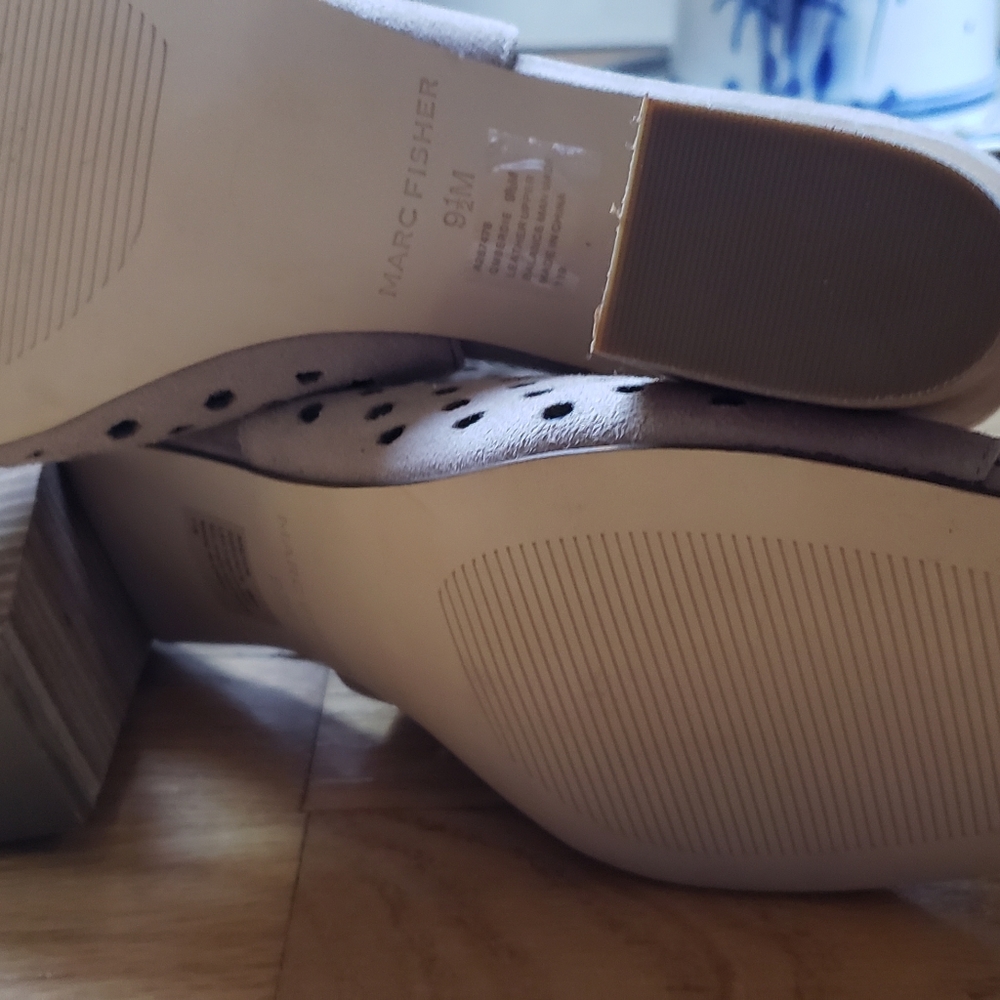 Marc Fisher 9 1/2 Taupe